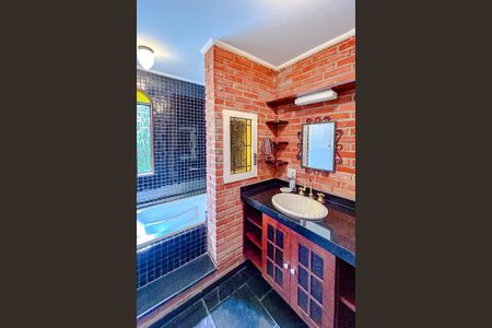 Casa à venda com 242m², 5 quartos e 5 vagasBanheiro