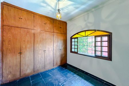 Casa à venda com 242m², 5 quartos e 5 vagasQuarto 2