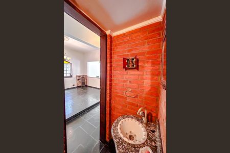 Casa à venda com 242m², 5 quartos e 5 vagasLavabo