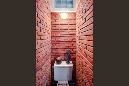 Casa à venda com 242m², 5 quartos e 5 vagasLavabo