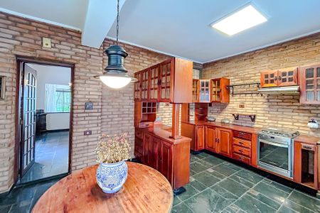 Casa à venda com 242m², 5 quartos e 5 vagasCozinha