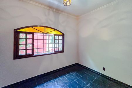 Casa à venda com 242m², 5 quartos e 5 vagasQuarto 2