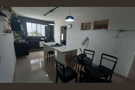 Casa à venda com 260m², 3 quartos e 2 vagas
