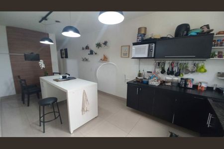 Casa à venda com 260m², 3 quartos e 2 vagas