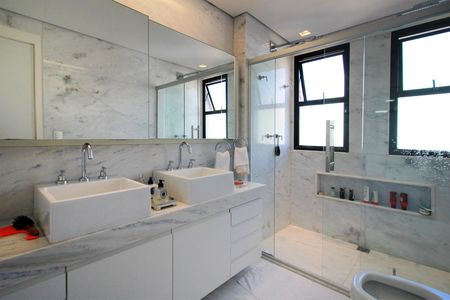 Apartamento para alugar com 150m², 3 quartos e 4 vagasBanheiro da Suíte 1