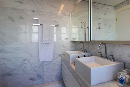 Apartamento para alugar com 150m², 3 quartos e 4 vagasBanheiro da Suíte 1