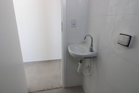 Banheiro de casa de condomínio para alugar com 1 quarto, 52m² em Jardim Popular, São Paulo