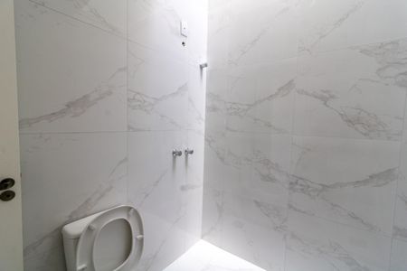 Casa à venda com 108m², 2 quartos e 2 vagasBanheiro da Suíte 2