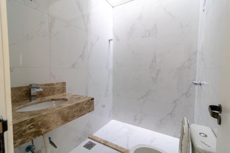 Casa à venda com 108m², 2 quartos e 2 vagasBanheiro da Suíte 1