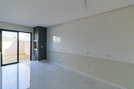 Casa à venda com 108m², 2 quartos e 2 vagasCozinha e Área de Serviço