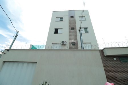 Apartamento para alugar com 64m², 2 quartos e 1 vagaFachada