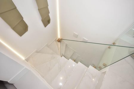 Apartamento à venda com 140m², 2 quartos e 2 vagasEscada