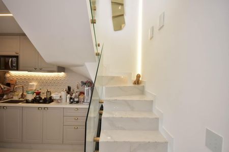 Apartamento à venda com 140m², 2 quartos e 2 vagasEscada