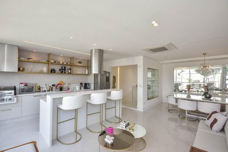 Apartamento à venda com 140m², 2 quartos e 2 vagasCobertura - Sala