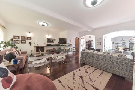 Casa à venda com 350m², 3 quartos e 4 vagas Casa à venda com 350m², 3 quartos e 4 vagasSala