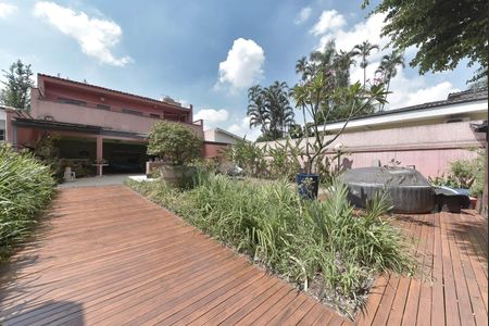 Casa à venda com 350m², 3 quartos e 4 vagas Casa à venda com 350m², 3 quartos e 4 vagasQuintal