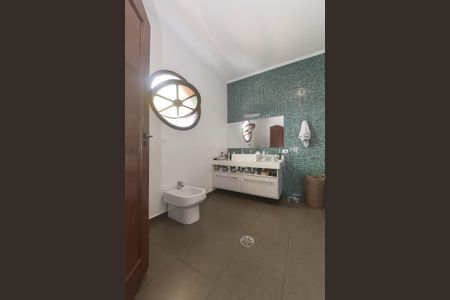 Casa à venda com 350m², 3 quartos e 4 vagas Casa à venda com 350m², 3 quartos e 4 vagasBanheiro da Suíte 2