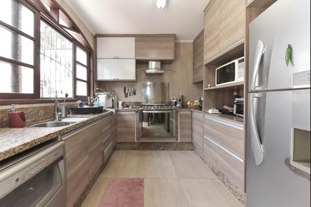 Casa à venda com 350m², 3 quartos e 4 vagas Casa à venda com 350m², 3 quartos e 4 vagasCozinha