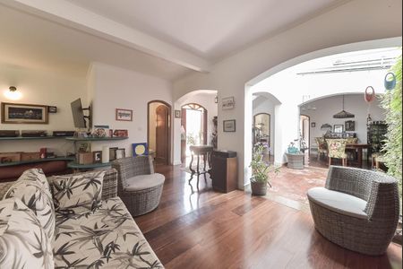 Casa à venda com 350m², 3 quartos e 4 vagas Casa à venda com 350m², 3 quartos e 4 vagasSala