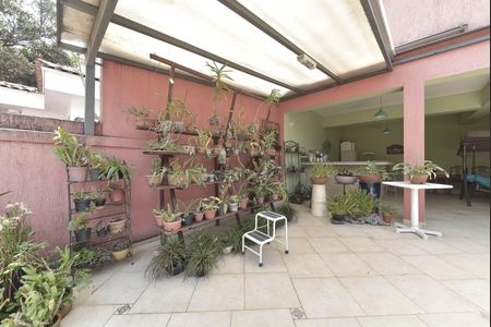 Casa à venda com 350m², 3 quartos e 4 vagas Casa à venda com 350m², 3 quartos e 4 vagasQuintal