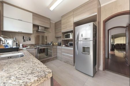 Casa à venda com 350m², 3 quartos e 4 vagas Casa à venda com 350m², 3 quartos e 4 vagasCozinha