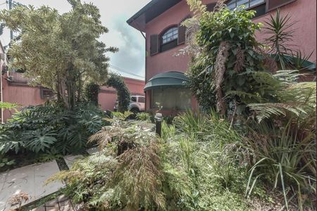 Casa à venda com 350m², 3 quartos e 4 vagas Casa à venda com 350m², 3 quartos e 4 vagasJardim - Frente