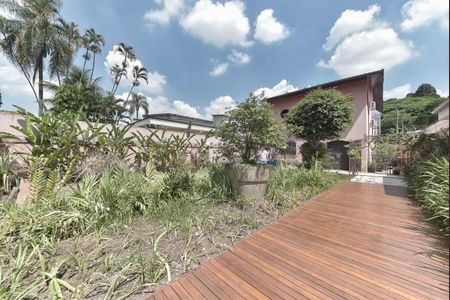 Casa à venda com 350m², 3 quartos e 4 vagas Casa à venda com 350m², 3 quartos e 4 vagasQuintal