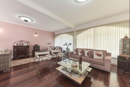 Casa à venda com 350m², 3 quartos e 4 vagas Casa à venda com 350m², 3 quartos e 4 vagasSala