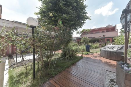 Casa à venda com 350m², 3 quartos e 4 vagas Casa à venda com 350m², 3 quartos e 4 vagasQuintal