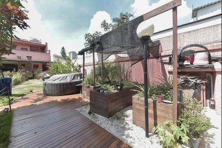 Casa à venda com 350m², 3 quartos e 4 vagas Casa à venda com 350m², 3 quartos e 4 vagasQuintal