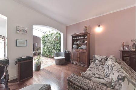 Casa à venda com 350m², 3 quartos e 4 vagas Casa à venda com 350m², 3 quartos e 4 vagasSala