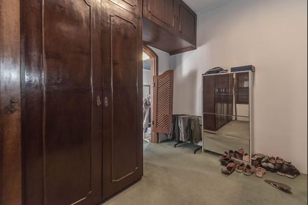 Casa à venda com 350m², 3 quartos e 4 vagas Casa à venda com 350m², 3 quartos e 4 vagasSuíte 2 - Closet