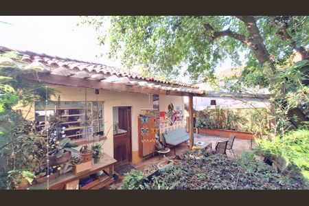 Casa à venda com 417m², 5 quartos e 2 vagasQuintal