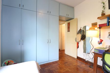 Casa à venda com 417m², 5 quartos e 2 vagasQuarto 2