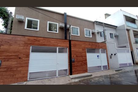 Casa de condomínio para alugar com 100m², 3 quartos e 1 vaga Casa de condomínio para alugar com 100m², 3 quartos e 1 vagaFachada