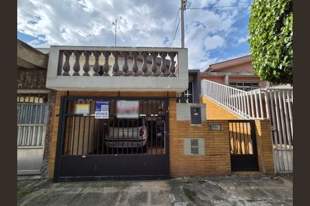 Casa à venda com 107m², 2 quartos e 1 vaga Casa à venda com 107m², 2 quartos e 1 vagaFachada