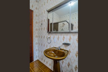 Casa à venda com 107m², 2 quartos e 1 vaga Casa à venda com 107m², 2 quartos e 1 vagaBanheiro Corredor