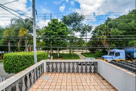 Casa à venda com 107m², 2 quartos e 1 vaga Casa à venda com 107m², 2 quartos e 1 vagaVaranda