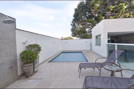 Apartamento à venda com 150m², 4 quartos e 4 vagasÁrea comum - Piscina