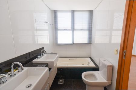 Apartamento à venda com 150m², 4 quartos e 4 vagasBanheiro Suite 4