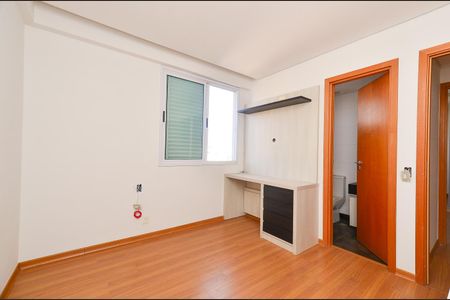 Apartamento à venda com 150m², 4 quartos e 4 vagasSuite 3