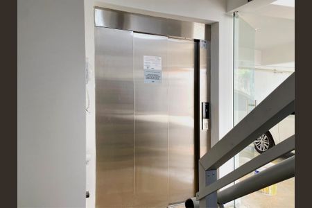 Apartamento à venda com 52m², 2 quartos e 2 vagas Apartamento à venda com 52m², 2 quartos e 2 vagasEscada/Elevador