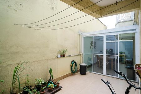 Apartamento à venda com 93m², 2 quartos e 1 vagaVaranda