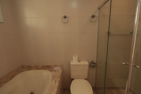Apartamento à venda com 173m², 3 quartos e 3 vagasBanheiro da Suíte 1
