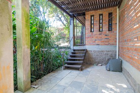 Casa à venda com 390m², 4 quartos e 3 vagas Casa à venda com 390m², 4 quartos e 3 vagasQuintal