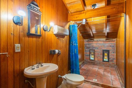 Casa à venda com 390m², 4 quartos e 3 vagas Casa à venda com 390m², 4 quartos e 3 vagasBanheiro Social 1