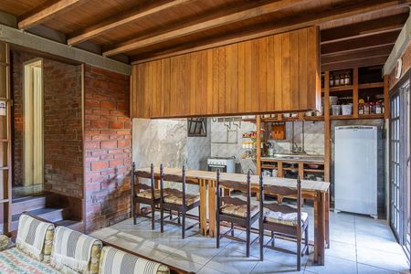 Casa à venda com 390m², 4 quartos e 3 vagas Casa à venda com 390m², 4 quartos e 3 vagasCozinha