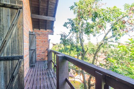 Casa à venda com 390m², 4 quartos e 3 vagas Casa à venda com 390m², 4 quartos e 3 vagasVaranda da Banheiro da Suíte