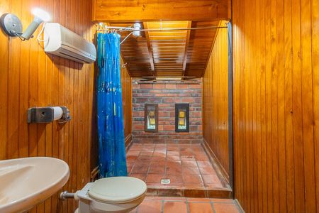 Casa à venda com 390m², 4 quartos e 3 vagas Casa à venda com 390m², 4 quartos e 3 vagasBanheiro Social 1