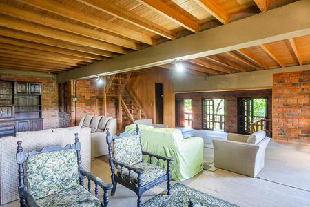 Casa à venda com 390m², 4 quartos e 3 vagas Casa à venda com 390m², 4 quartos e 3 vagasSala